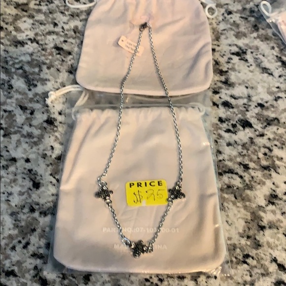 Bee necklace - Picture 2 of 4